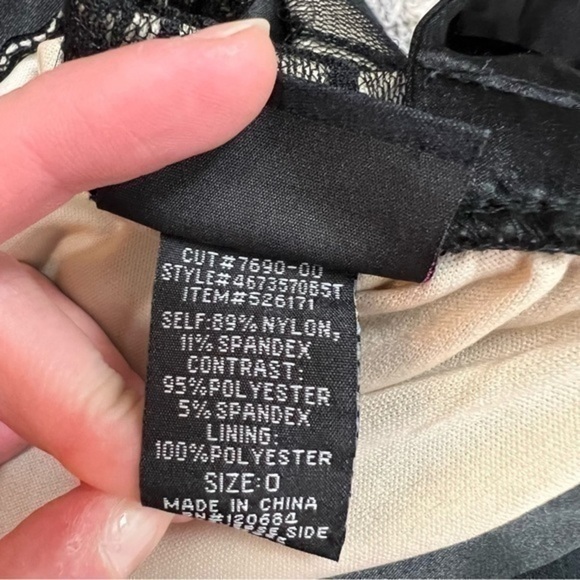 Torrid Sheath Dress Womens Black Floral Stretch Scoop Neck Sleeveless Lace Zip L - Picture 8 of 9